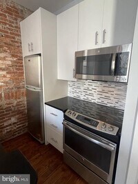 Building Photo - 126 S 16th St