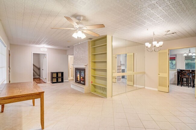 Building Photo - Welcome to this beautiful 3-bedroom, 2-bat...