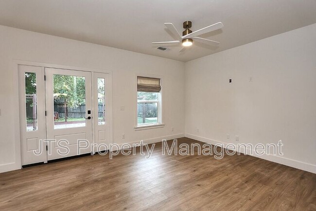 Building Photo - 809 Figueroa St