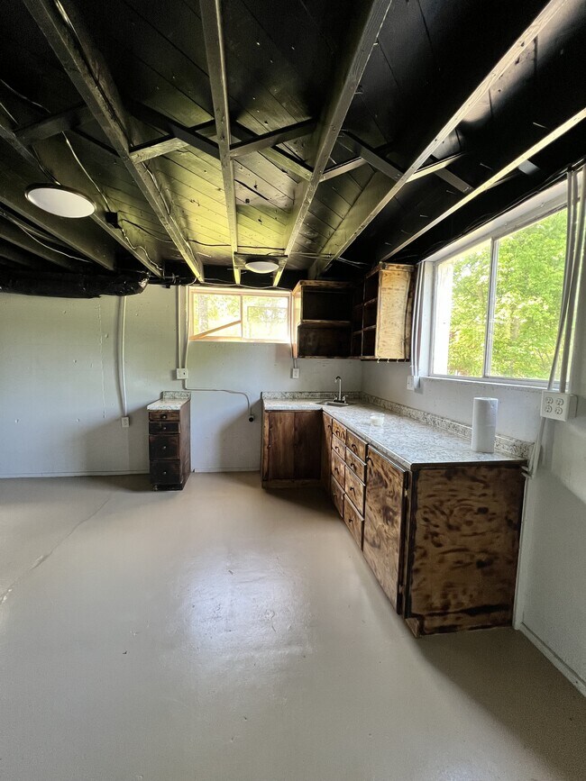 Building Photo - 1305 N College Ave