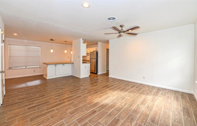 Building Photo - 7605 Carriage Dr