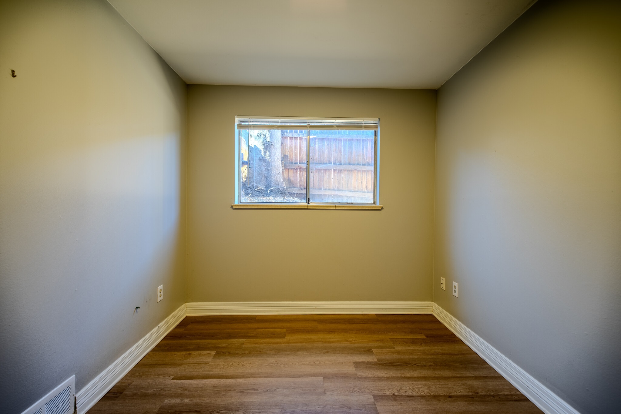 Building Photo - 2323 W 41st Ave