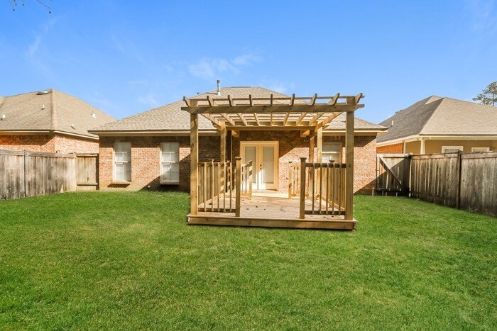 Building Photo - 631 Westhill Rd