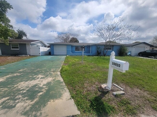 Building Photo - 10920 Oakdale Ave