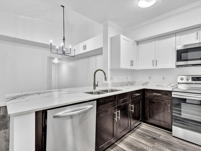 Building Photo - 2433 Centergate Dr