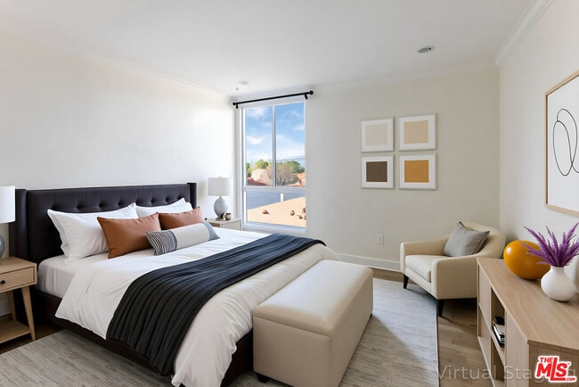 Building Photo - 5454 Zelzah Ave