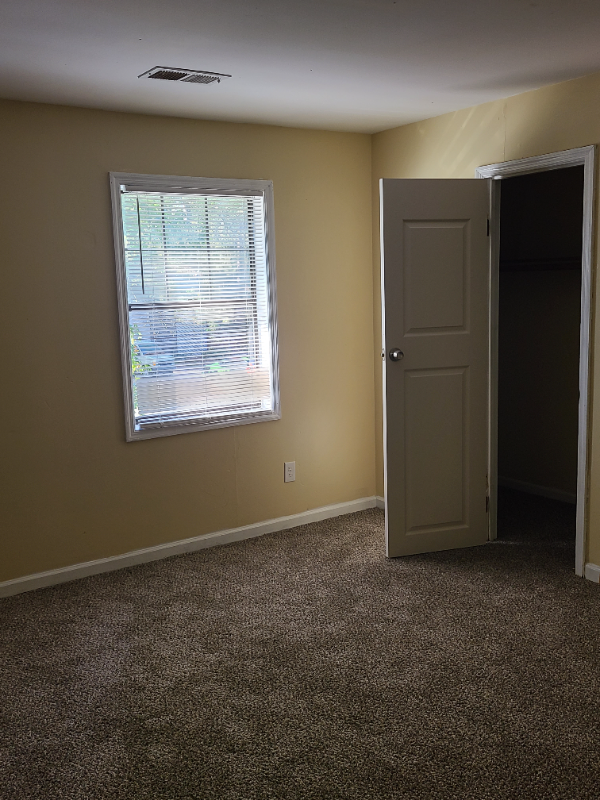 Building Photo - 4110 Hawthorne Cir