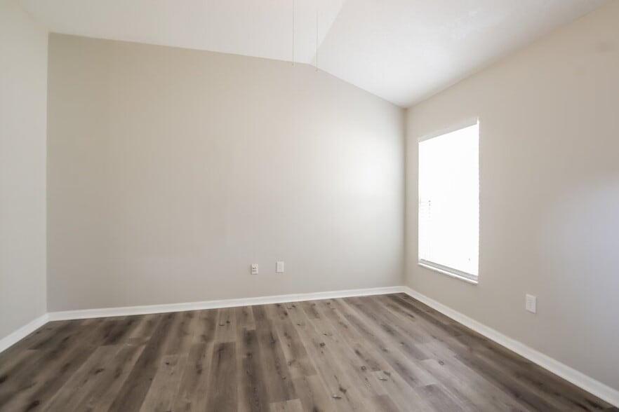 Building Photo - 31248 Shaker Cir