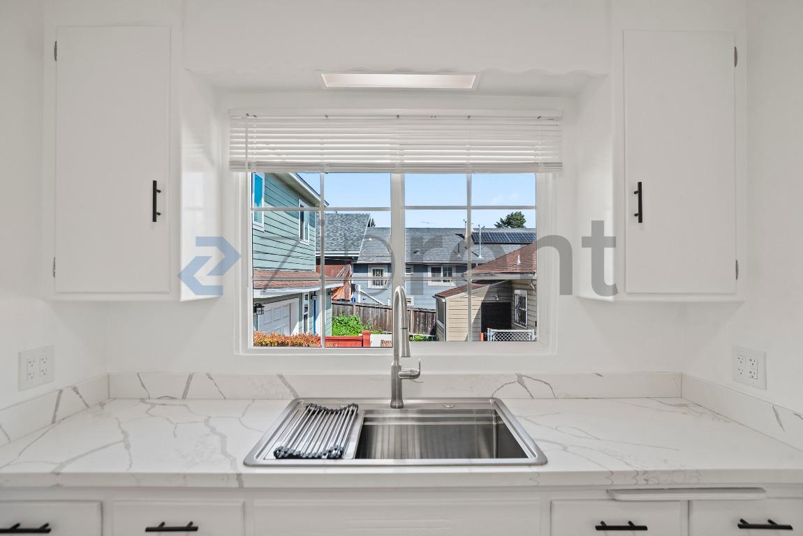 Building Photo - 2033 High St