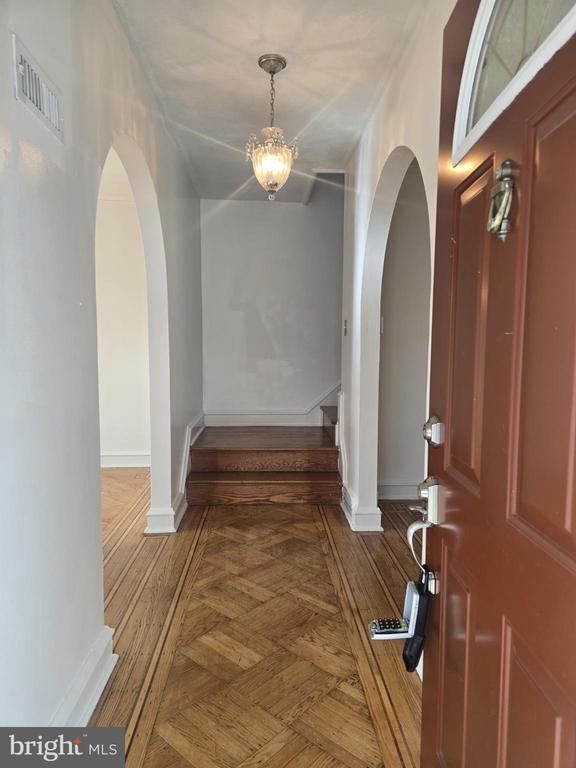 Building Photo - 831 Fanshawe St