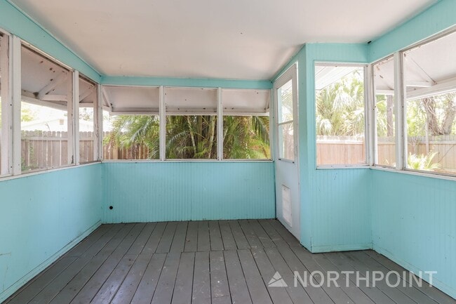 Building Photo - 3 BR/1.5BA | Newly Renovated Single Family Home |  Tropical Landscaping | In St Peterburg!