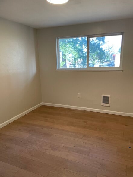 Building Photo - 1272 Woodgate Ave
