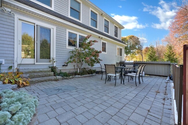 Building Photo - 236 Long Sands Rd