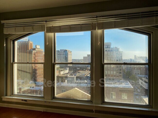 Building Photo - 66 Monroe Ave