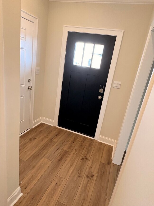 Building Photo - 110 Alva Ct