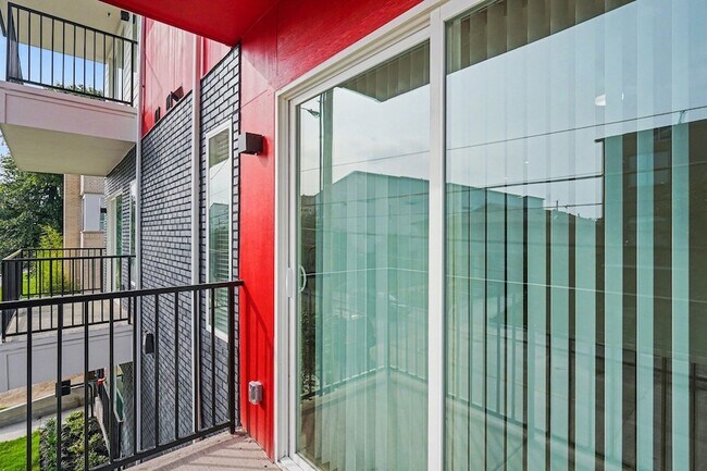Building Photo - 2217 N Fitzhugh Ave