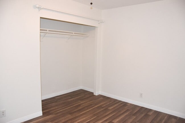 Building Photo - 411 S Kroeger St