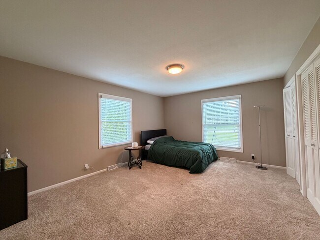 Building Photo - Forest Hill Schools - executive home