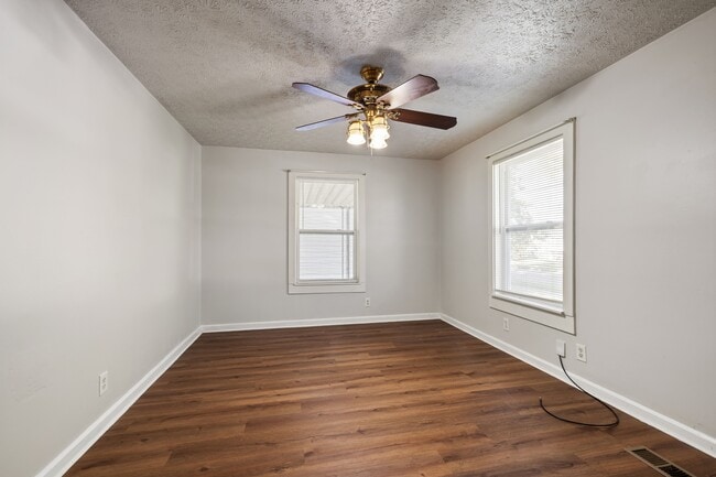 Building Photo - 1018 Navaho Pl