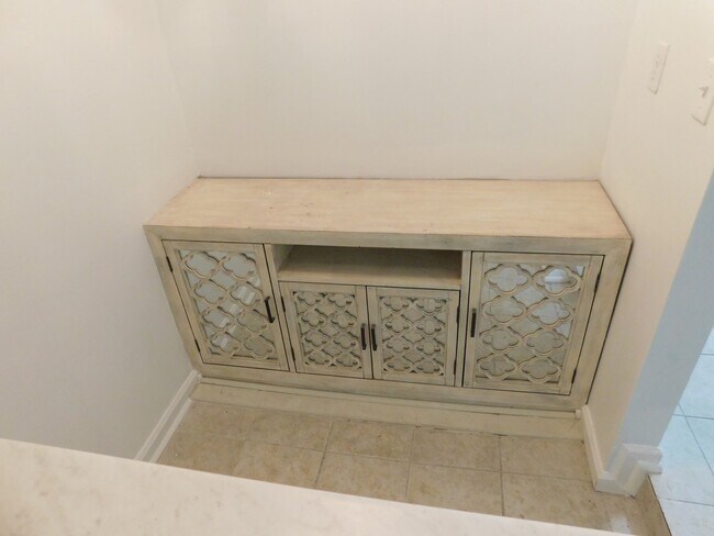 Building Photo - "Charming 3-Bed Oasis with Cozy Fireplace in Mount Pleasant"