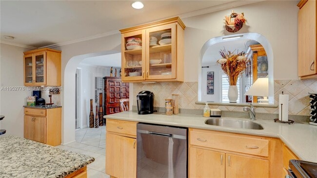 Building Photo - 150 Azalea St