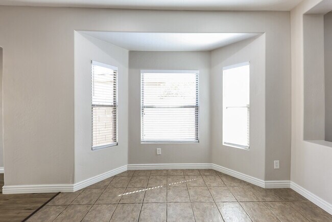 Building Photo - 13758 W Port Royale Ln