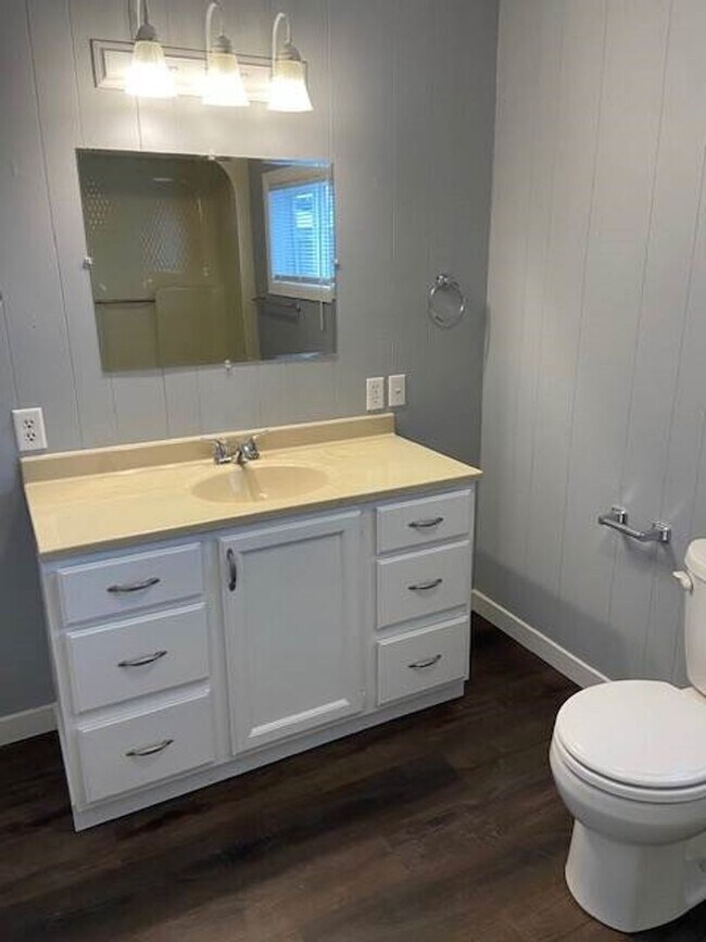 Building Photo - Single-Family Home in Hollister