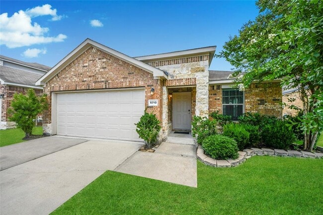 Building Photo - 5710 Camelia Evergreen Ln