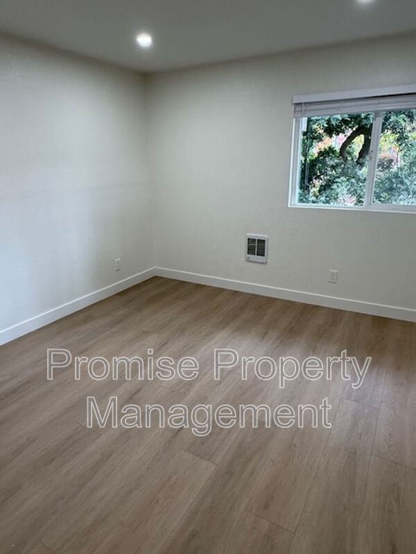 Building Photo - 1737 Bayview Heights Dr