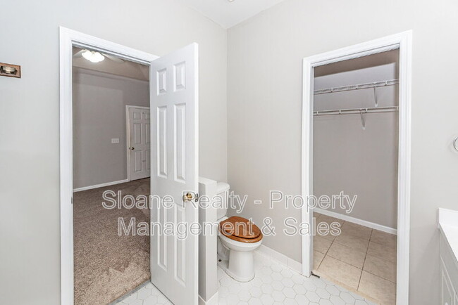 Building Photo - 1584 Kentwood Cir