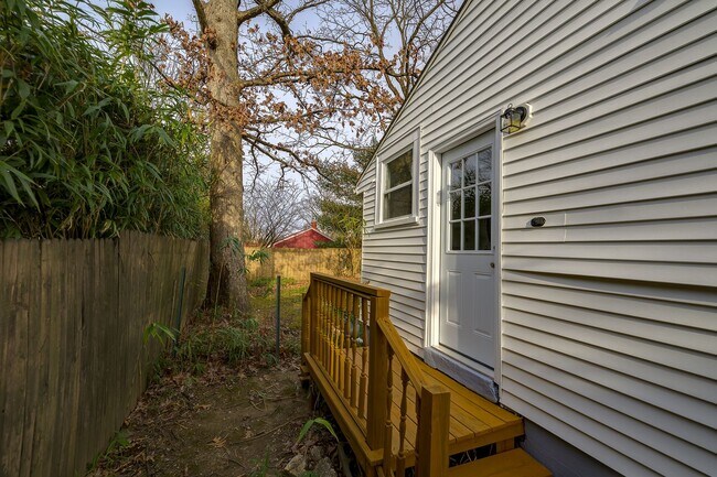 Building Photo - Charming 3BR Home with Fenced Backyard & Patio in Silver Spring