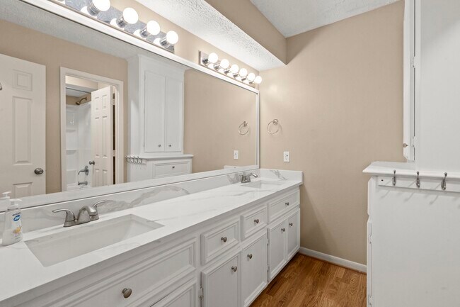 Building Photo - 17627 Macrantha Dr