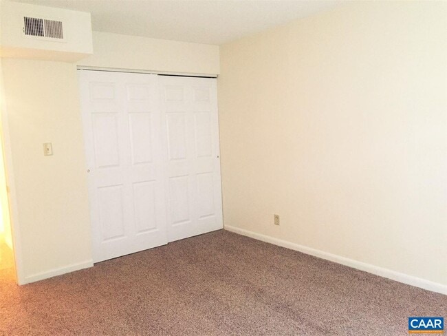 Building Photo - 2527 HYDRAULIC Rd