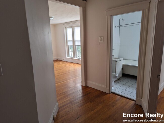 Building Photo - 120 Summer St