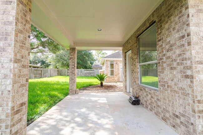 Building Photo - 12410 Shorebridge Rd