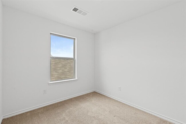 Building Photo - 15226 Cyn Rpds Rd