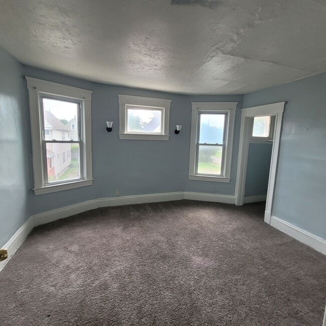 Building Photo - Single Family 4 Bed 2 Bath FOR RENT!