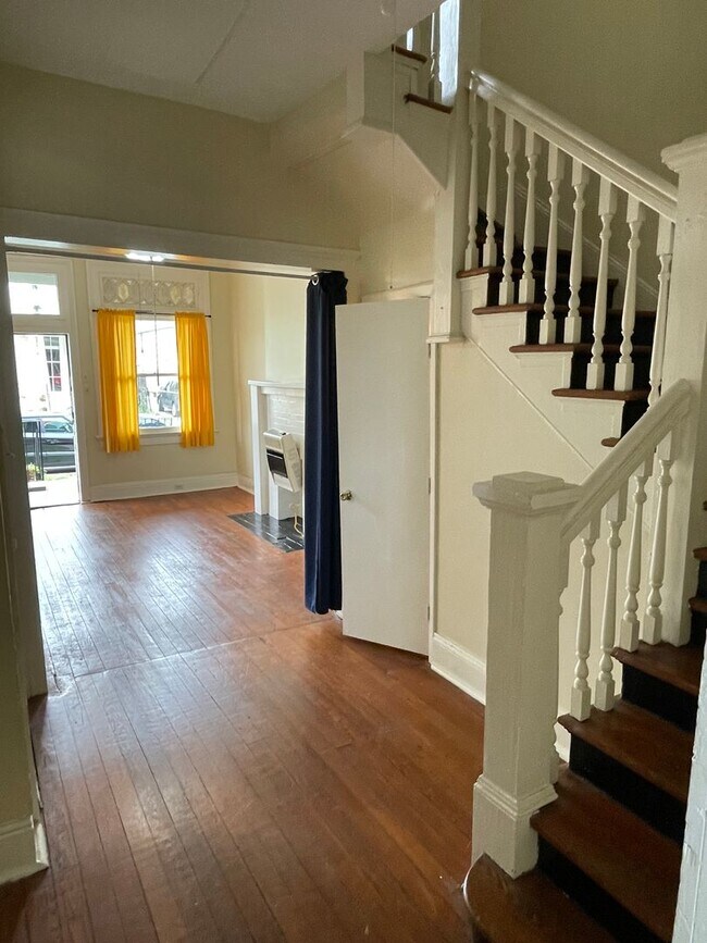 Building Photo - Charming 3 bedroom close to Freret Street, Uptown, Downtown and MORE!!!