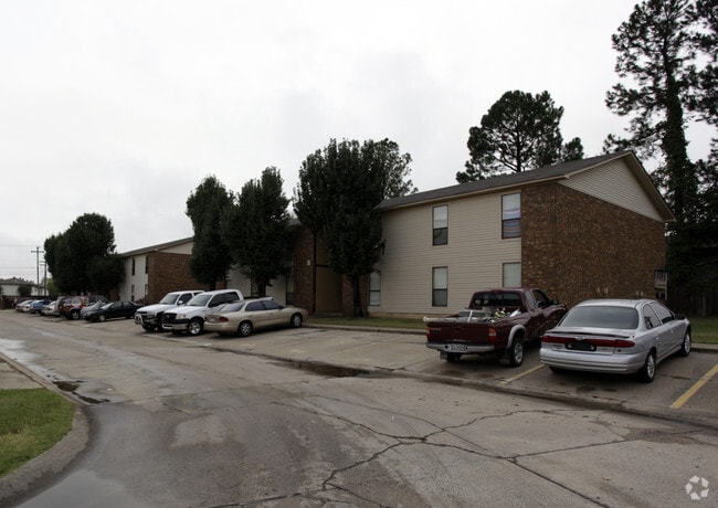 Washington Meadow Apartments - 1608 Cherry St