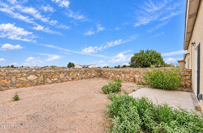 Building Photo - 716 HC Gilbert Minjares Dr
