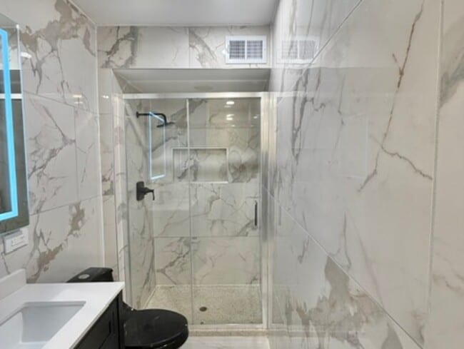 Building Photo - 2817 S Michigan Ave