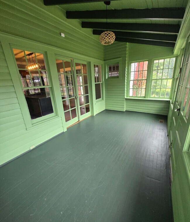 Building Photo - 808 Highland Ave
