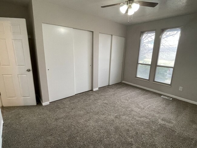 Building Photo - 5 Bedroom/2 Bathroom House in Layton