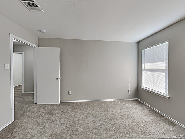 Building Photo - 2910 Candleside Dr