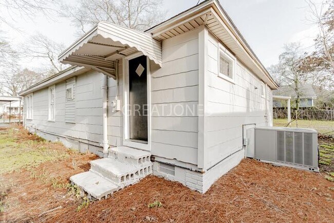 Building Photo - 3920 Meritas Dr