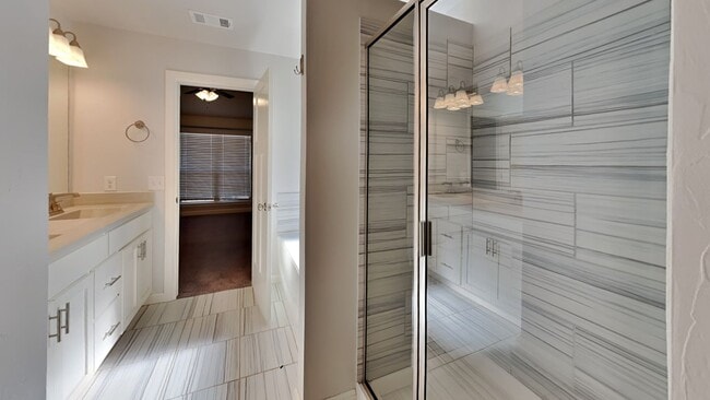 Building Photo - A Very Nice 4 Bedroom 2 Bath Home Yukon Schools