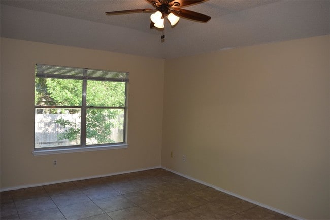 Building Photo - 8133 Tockington Way