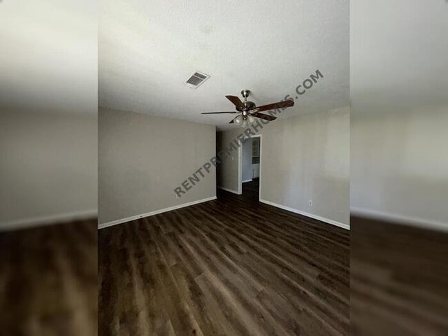 Building Photo - 916 S Rd