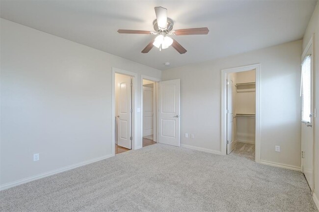 Building Photo - 405 Sterling Pointe Way