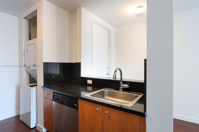 Building Photo - 2200 NE 4th Ave